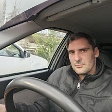 Валентин, 39
