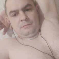 Роман, 33