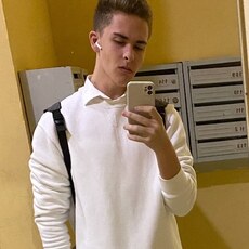 Даня, 19