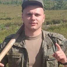 Леонид, 25