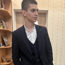 Лёва, 20