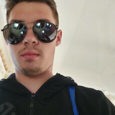 Денис, 24