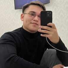 Яша, 22