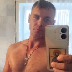 Яша, 32