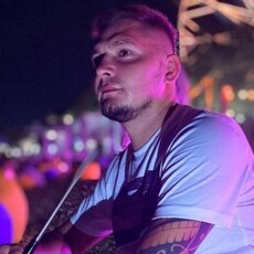 Эдуард, 27