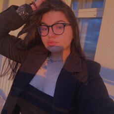 Нина, 20