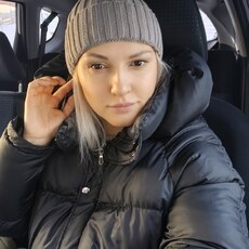 Эмилия, 37