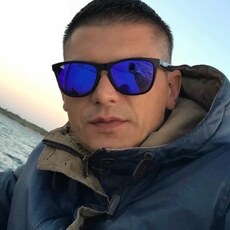 Роман, 45