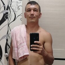 Витя, 32