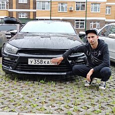 Толя, 32