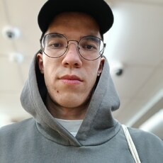 Юра, 23