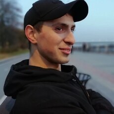 Юра, 25