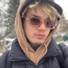 Максим, 25