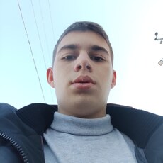 Леонид, 20