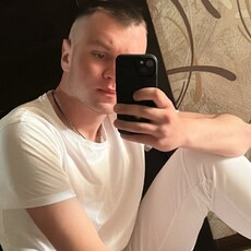 Роман, 25