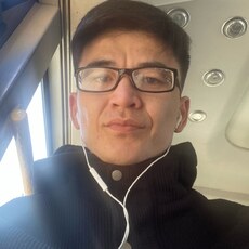 Максим, 24