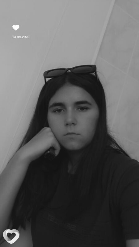 Оля