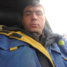 Коля, 33