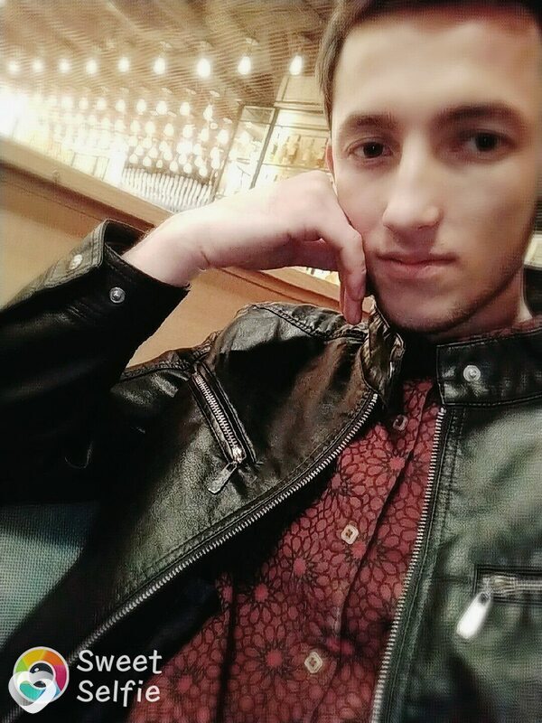 Артём
