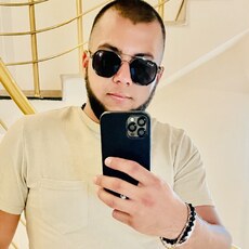 Аркадий, 27