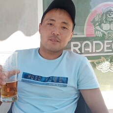 Вова, 33