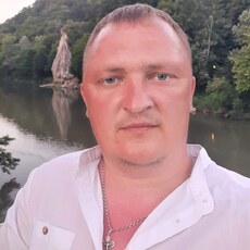 Юра, 34