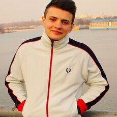 Толя, 36