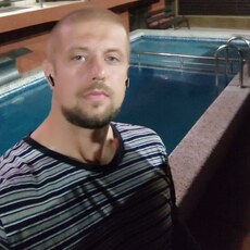 Юра, 36