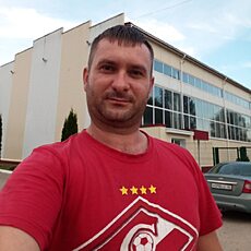 Гоша, 33