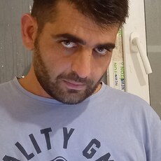 Яша, 38