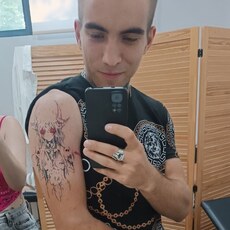 Роман, 23