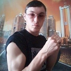 Гриша, 32