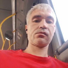 Юрий, 32