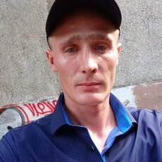 Юра, 27