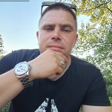 Роман, 32