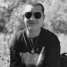 Яков, 33