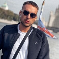 Валентин, 38