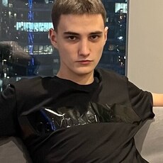 Максим, 21