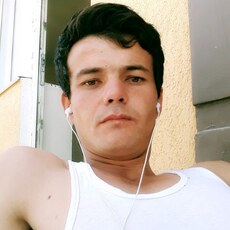 Михаил, 32