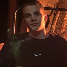 Макс, 22