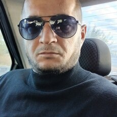 Толя, 36