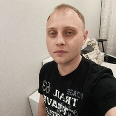 Юра, 32