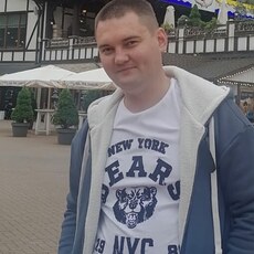Михаил, 33