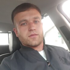 Толя, 32