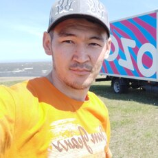 Яков, 32