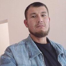 Юра, 35