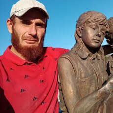 Юра, 35