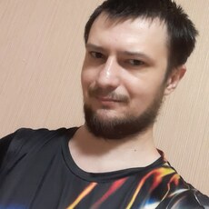 Юра, 33
