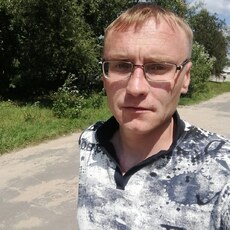 Слава, 33