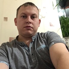 Веня, 32
